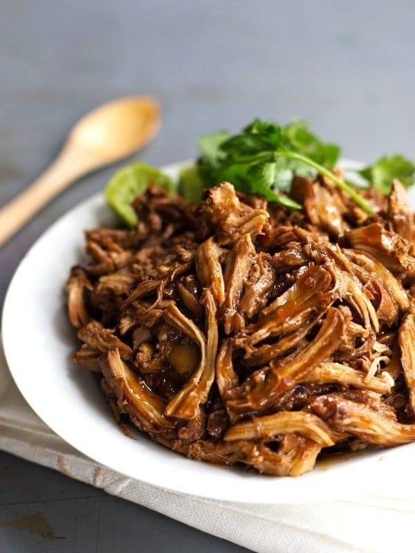 Honey Glazed Crockpot Chicken Adobo - simple pantry ingredients, hardly any hands-on time, 200 calories. | https://korper-balance.today