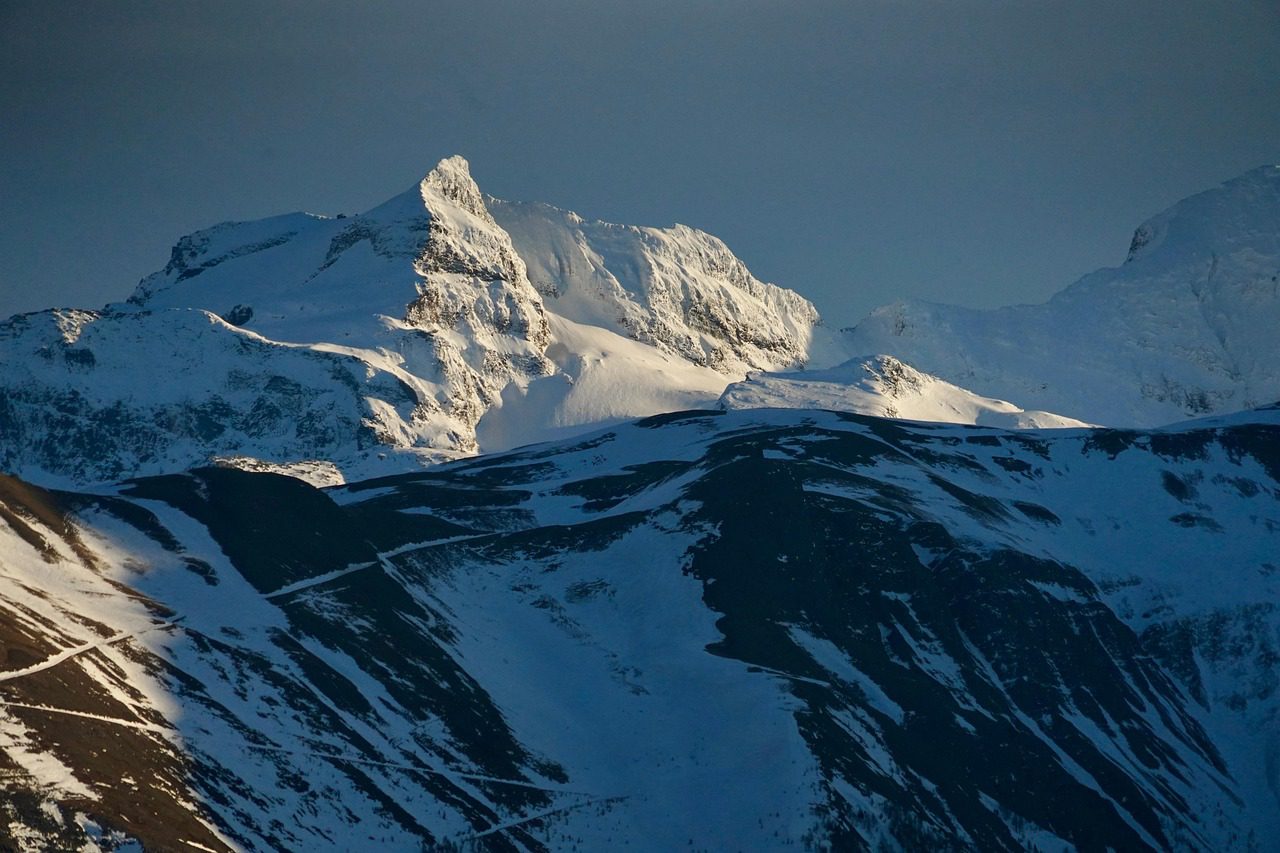 A snow covered mountain