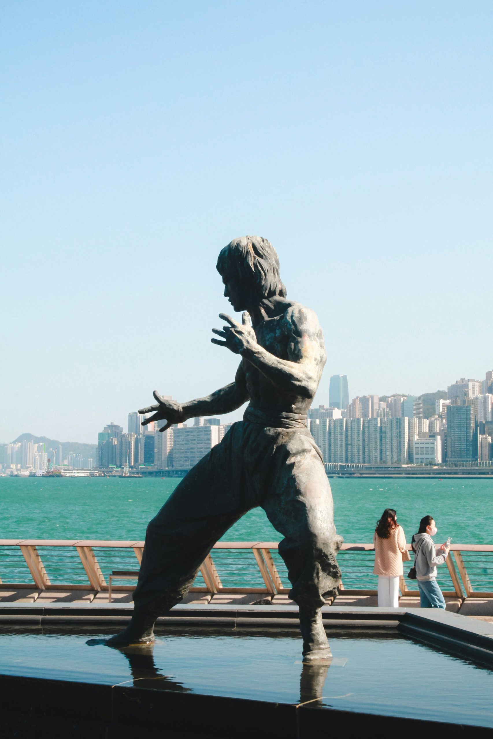 Cheap things to do in Hong Kong - See life-size statue of Bruce Lee
