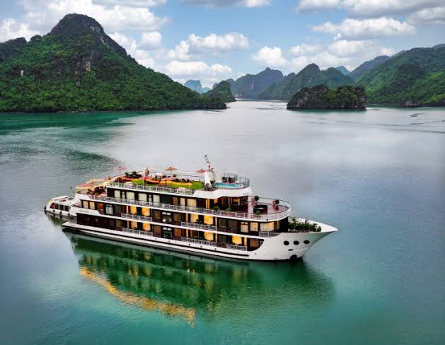 Cruising in Halong Bay, Vietnam