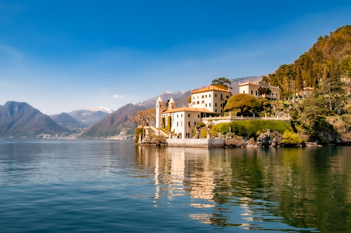 Villas on Lake Como with an alpine backdrop