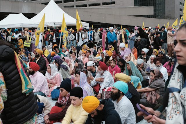 People at Guru Nanak Darbar