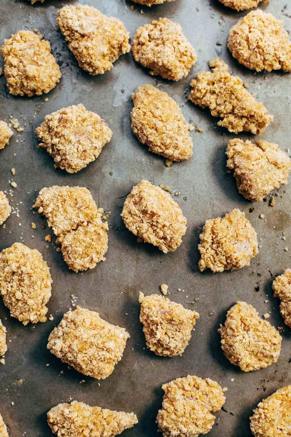 Everyone LOVES these! Baked popcorn chicken that tastes fried! Easy recipe, ready in 30 minutes. SO yummy and fun to share! | pinchofyum.com Everyone LOVES these! Baked popcorn chicken that tastes fried! Easy recipe, ready in 30 minutes. SO yummy and fun to share! | pinchofyum.com