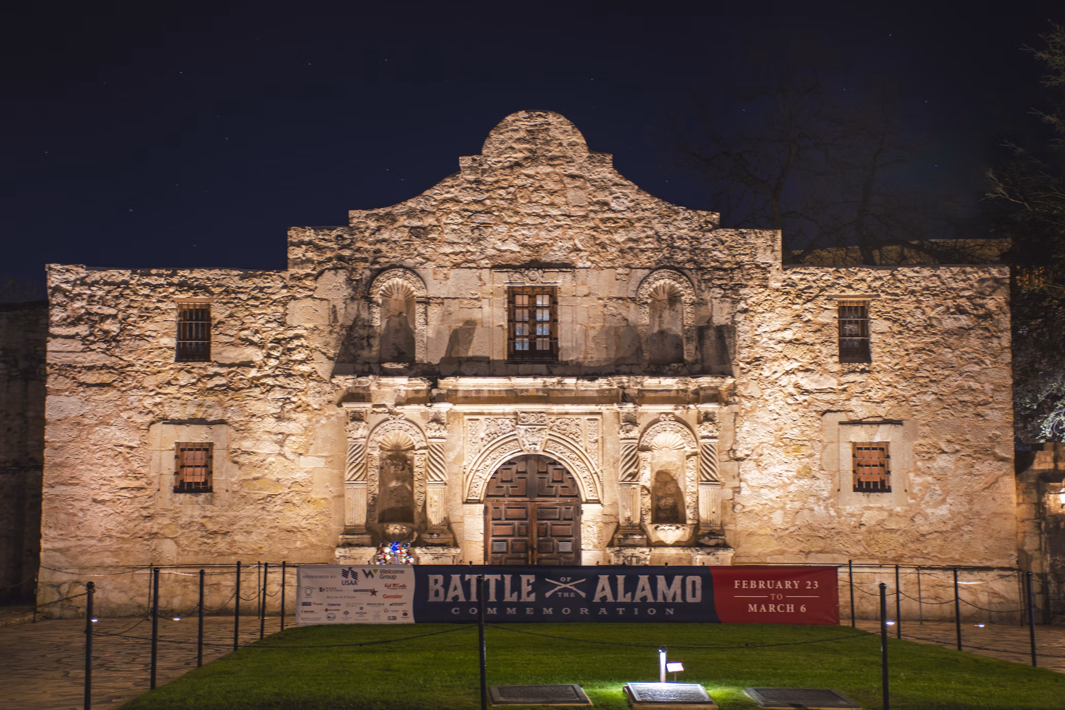 The historic façade of The Alamo under a clear Texas sky