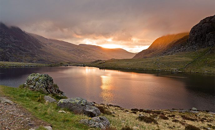 Hiking to Snowdonia to see the sunset