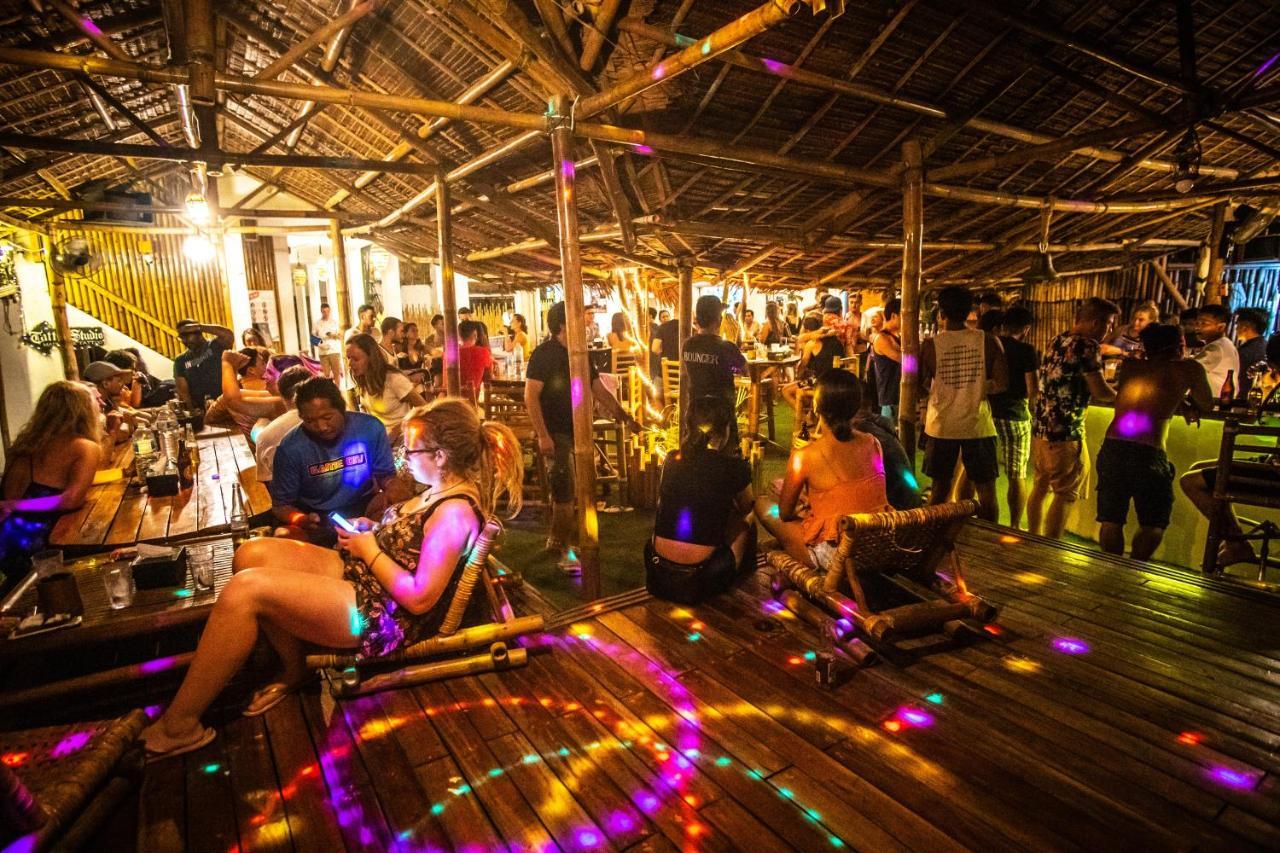 Mad Monkey Beach club, Philippines.