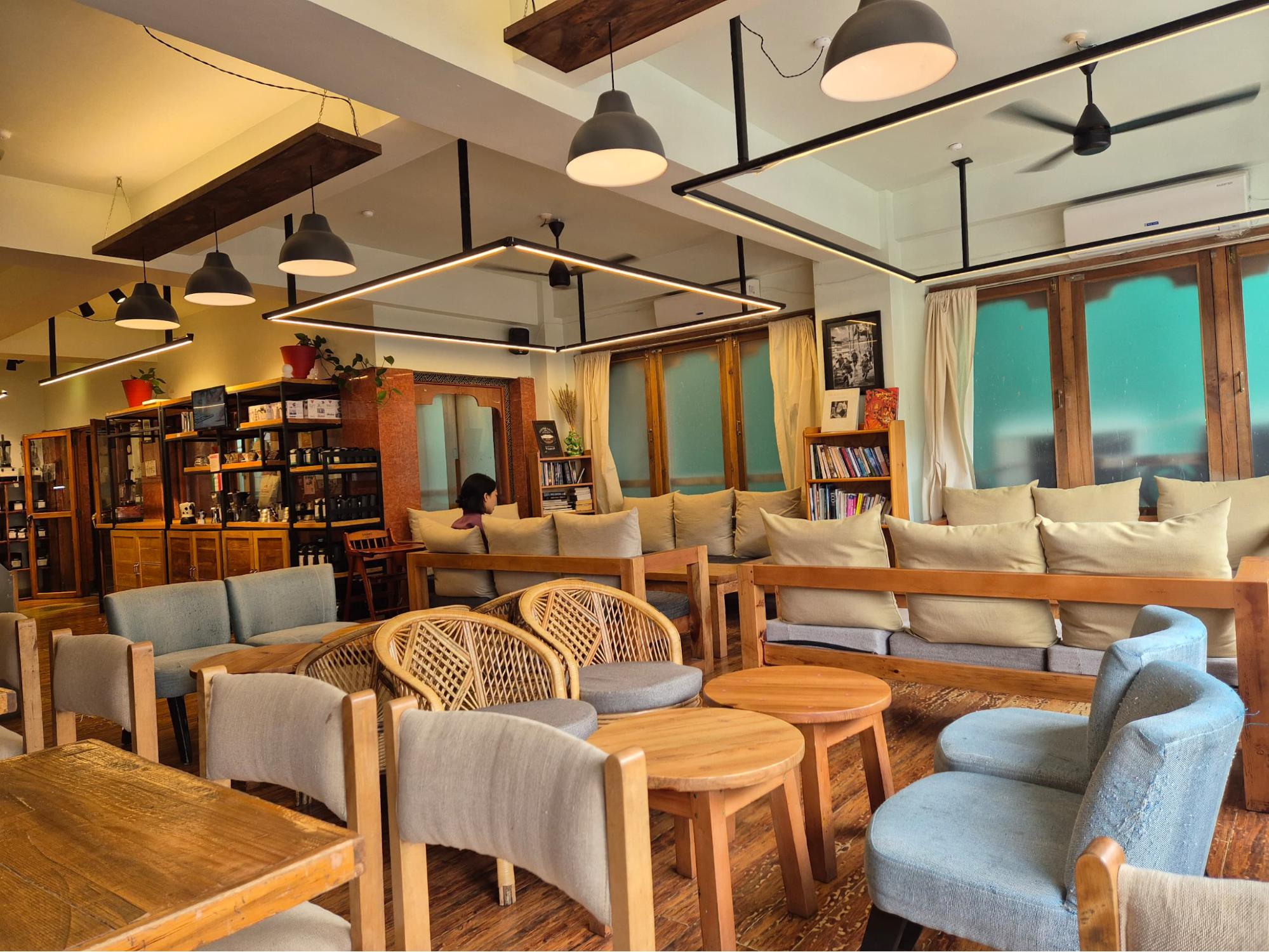 Ambient Café and Bar for the Best Night Experience