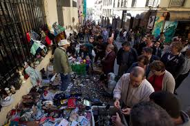 People bargaining at El Rastro flea market