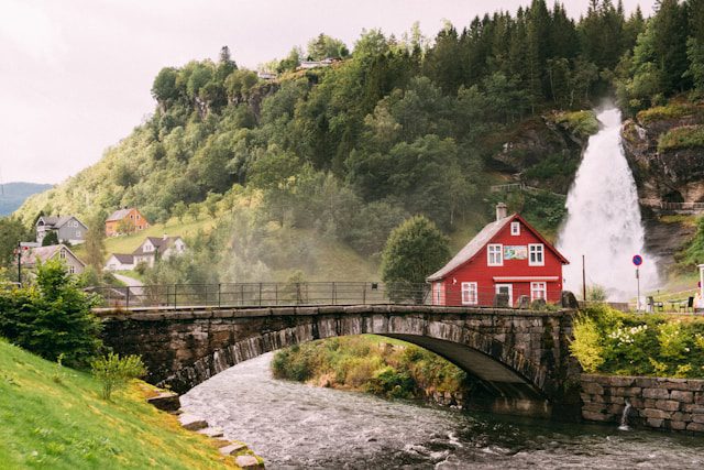 Solo Travel in Norway: The Complete Guide For Beginners